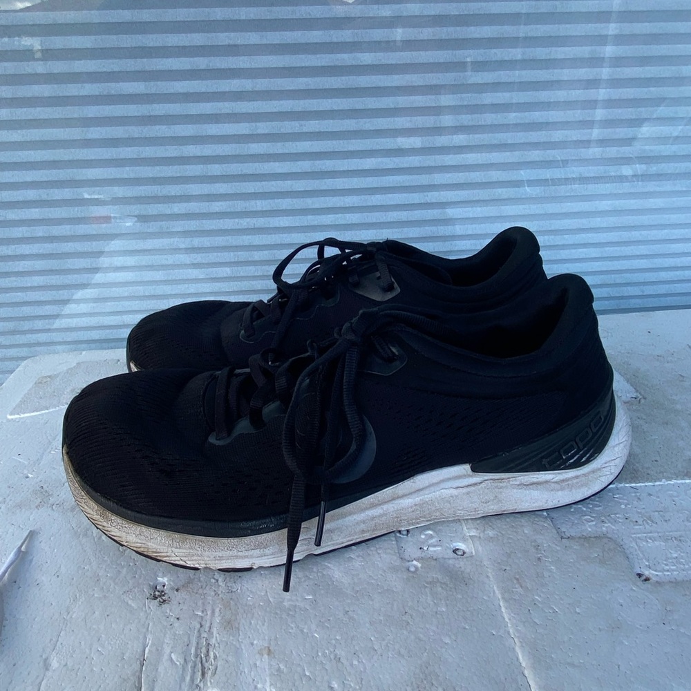 Topo M-Ultrafly 4 Men’s Black Zipfoam Athletic Sneakers Size 9.5